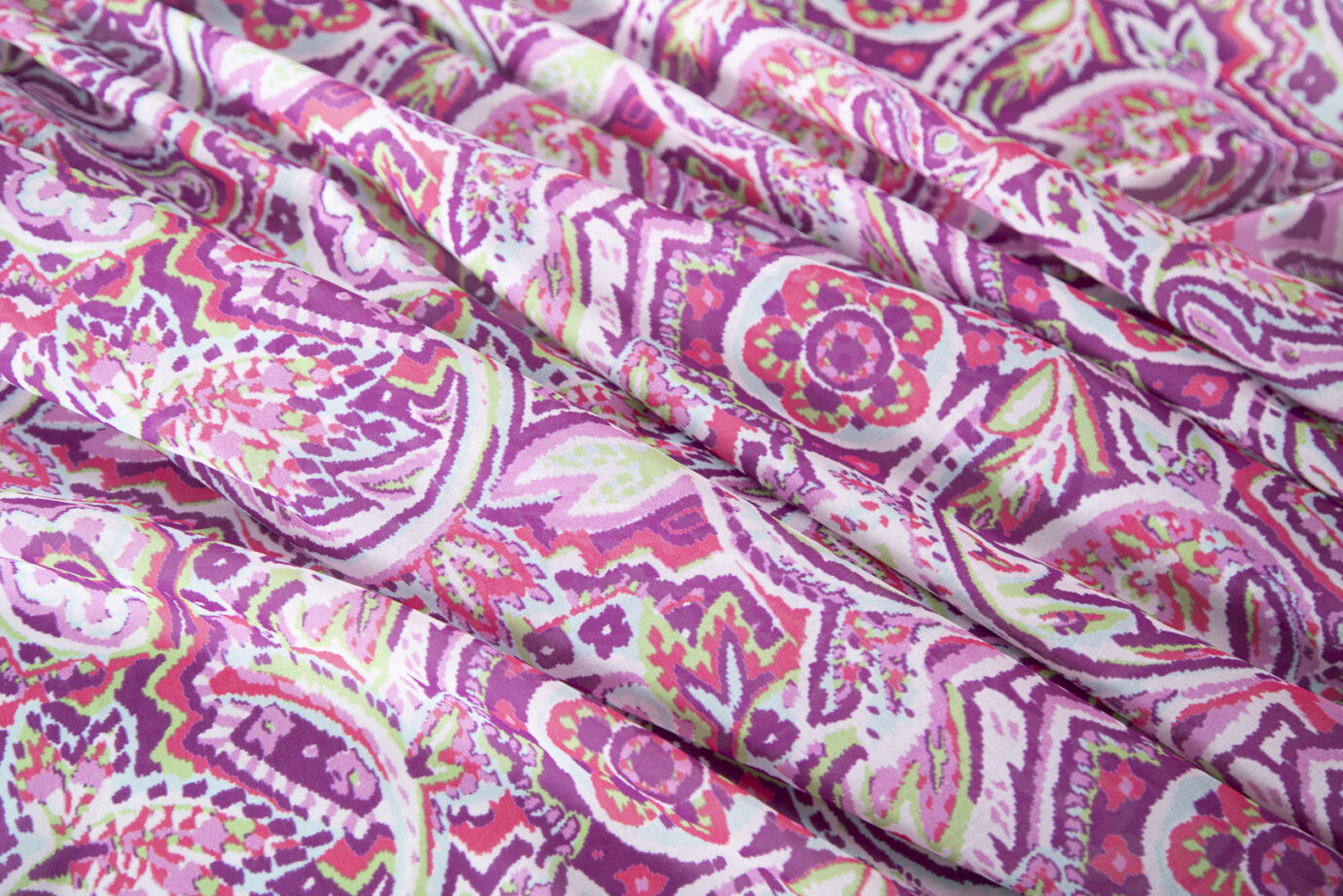 Buy online our top quality fuchsia fabrics for apparel and fashion.