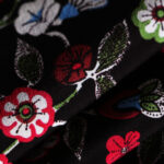 Tissu Imprimé Fleurs Crêpe de Chine Multicolor, Noir en Soie pour Chemise, Jupe, Pantalon, Robe.