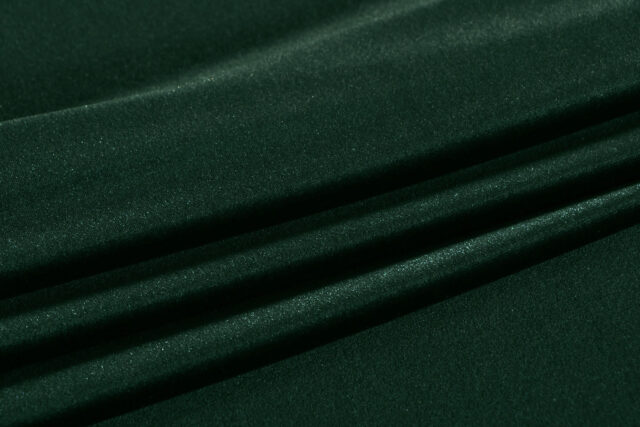 Tissu Velour Vert en Polyester, Stretch pour Chemise, Pantalon, Robe.