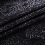 Tissu Jacquard Fleurs Noir en Coton, Polyester, Soie, Viscose pour Robe de cérémonie.
