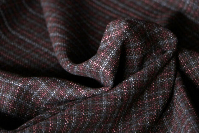Wool and silk fabric in burgundy and grey with a mini-checkered pattern | new tess